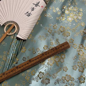 Cuscino cheongsam in tessuto damascato cinese broccato di seta da 29,5"W con motivo a fiori di prugna IN SALDO 2 colori tra cui scegliere Broccato arazzo