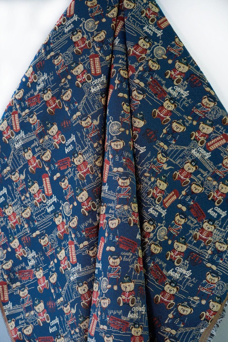 Jacquardtyg med tecknad björn, 60/40 polyester/bomull, 135 cm bred bild 4