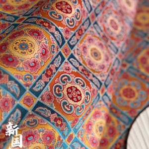 Gold Rot Dunhuang Medaillon Brokat Stoff | Antike chinesische Fliesen-Jacquard-Gewebe (Großware)