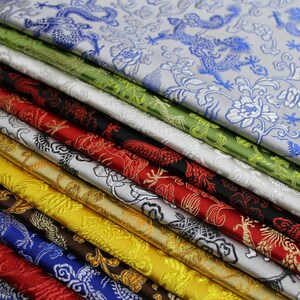 Chinese Dragon & Flower Multi Color Brocade, largo 29,5", vende al metro in vendita