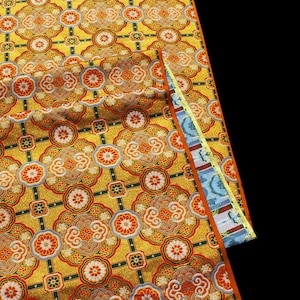 Tessuto di loto buddista tibetano Broccato tibetano satinato Broccato Shu, modello di loto ricamato, tessuto da tappezzeria da 58"W, trapuntatura e cucito