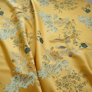 Tissu chinois en brocart avec grues et oiseaux en or, cheongsam l 59 po., Qipao, rembourrage, décoration d'intérieur, taie d'oreiller, couture, draperie, sac