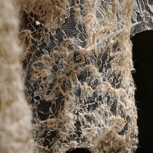 Pailletten bestickter Spitzenstoff: Haute Couture Brauner Plüschstoff, 130cmB