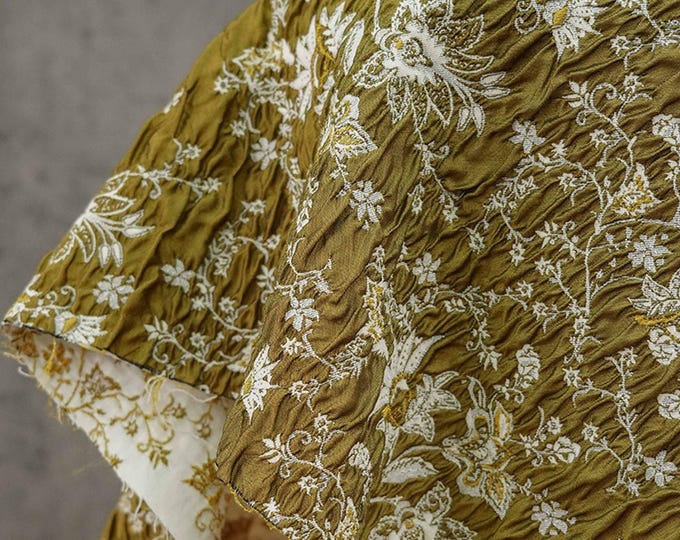 Gold Thread Jacquard Fabric: 3D Flower Design, Upholstery & Costume