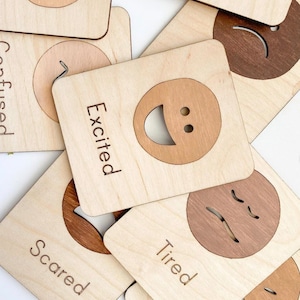 Tarjetas flash de emociones de madera