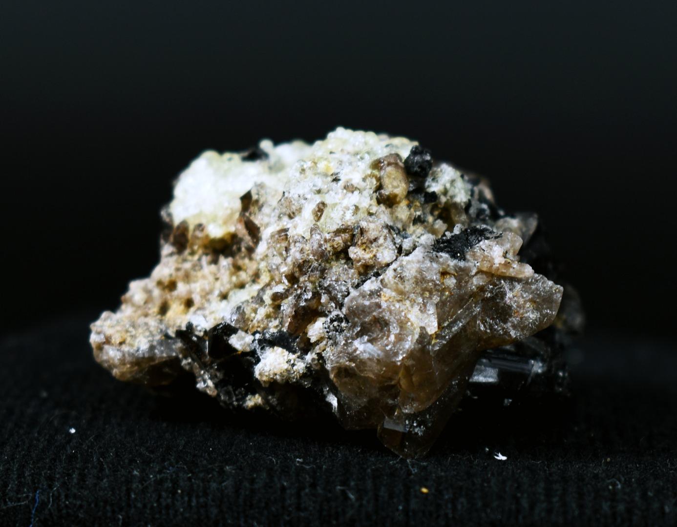 【ナミビア/エロンゴ産】スモーキークォーツ＆ハイアライトオパール 蛍光ハイアライトオパール、スモーキークォーツ、ブラック