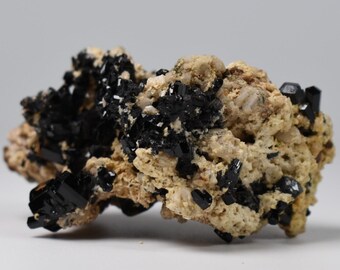 Turmalina negra brillante sobre feldespato - Cúmulo de cristal de Schorl en bruto - Ejemplar mineral natural - 70 gramos - Crystal Decor