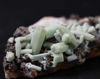 Raro grupo de plumbogummita - Mina Daoping, China, pseudomorfos azul verdosos tras piromorfita - 20 gramos