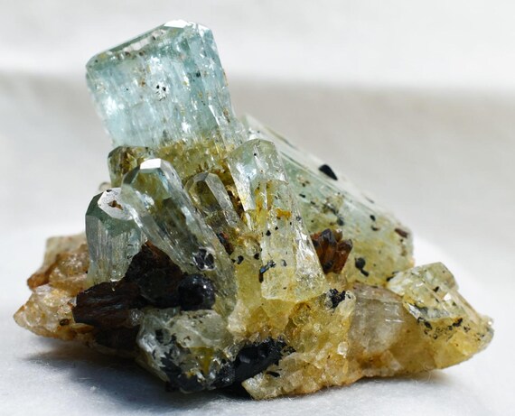 ナミビア、エロンゴ山脈産、ベリル変種アクアマリン（ショールブラック