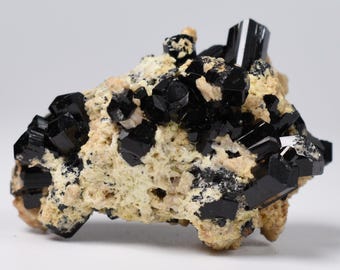 Turmalina negra brillante sobre feldespato - Cúmulo de cristal de Schorl en bruto - Ejemplar mineral natural - 34 gramos - Crystal Decor