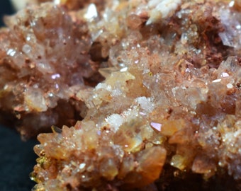 メキシコ、デュランゴ州ナビダッド鉱山産のクリーダイト結晶