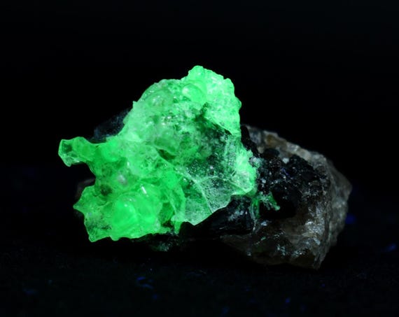 蛍光ハイアライトオパール、スモーキークォーツ、ブラックトルマリン