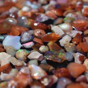 Hoogwaardige Mexicaanse Rough Fire Opal Specimen Chips / Stones - 10, 20 of 50 karaat