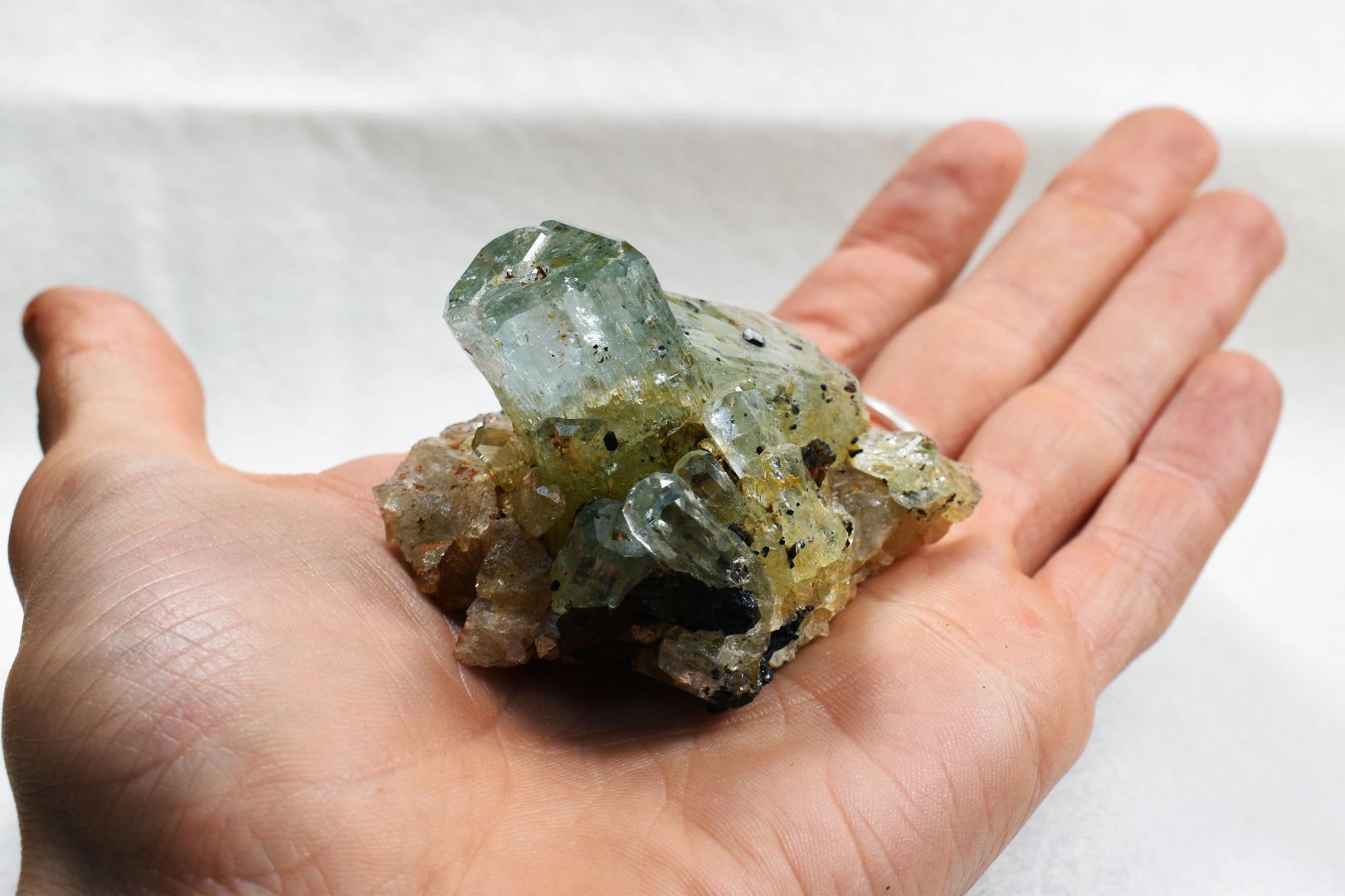 ナミビア、エロンゴ山脈産、ベリル変種アクアマリン（ショールブラック