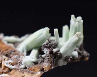 Raro grupo de plumbogummita - Mina Daoping, China, pseudomorfos azul verdosos tras piromorfita - 12 gramos