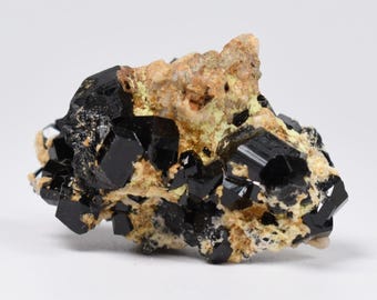 Turmalina negra brillante sobre feldespato - Cúmulo de cristal de Schorl en bruto - Ejemplar mineral natural - 15 gramos - Crystal Decor
