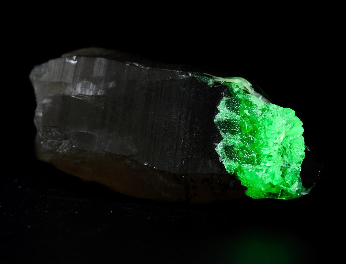 蛍光ハイアライトオパールとスモーキークォーツ - ナミビア、エロンゴ