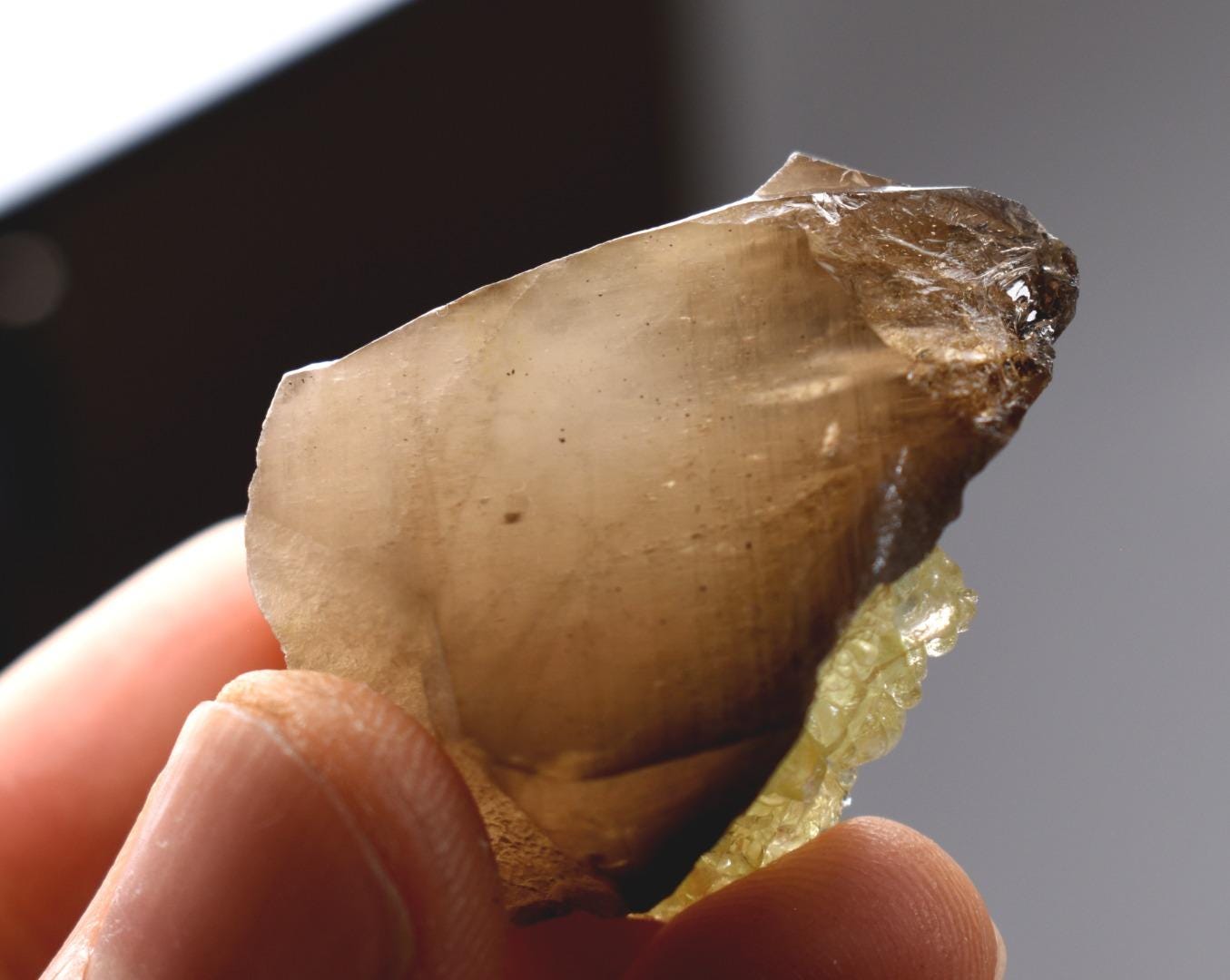 蛍光ハイアライトオパールとスモーキークォーツ - ナミビア、エロンゴ