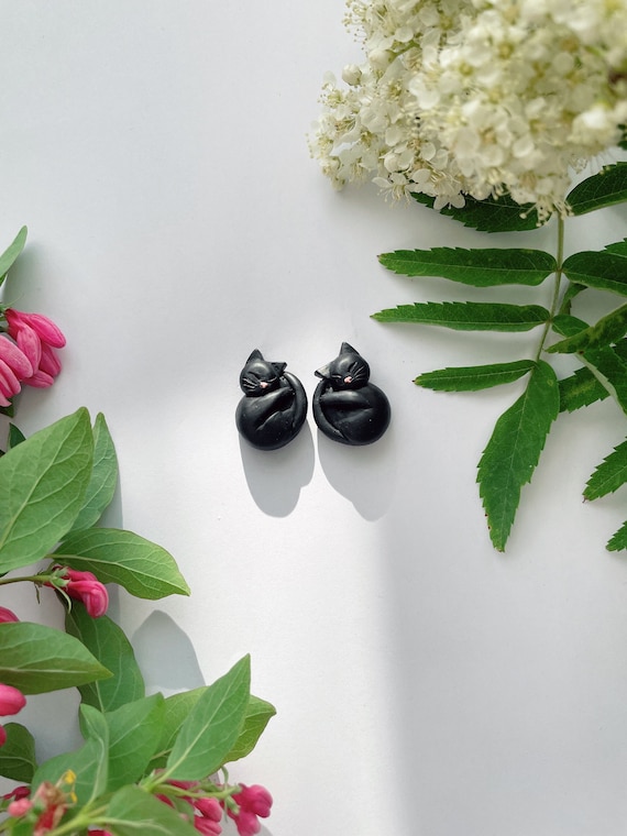 Black cat earrings, 925 sterling silver, polymer clay jewelry, cat jewelry, small cat earrings, novelty earrings