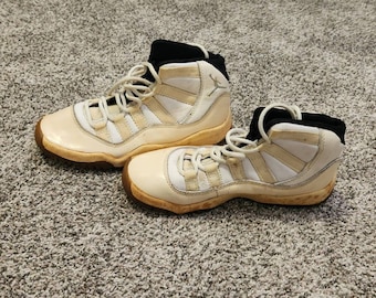 Vintage OG 90s 1996 Nike Air Jordan XI (11) Columbia Sneakers Size 3Y