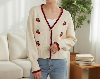 Cárdigan de punto con estampado de cerezas, manga larga, puños con volantes, suéter japonés, cárdigan con botones, abrigo estilo preppy coreano con detalles de diamantes y perlas
