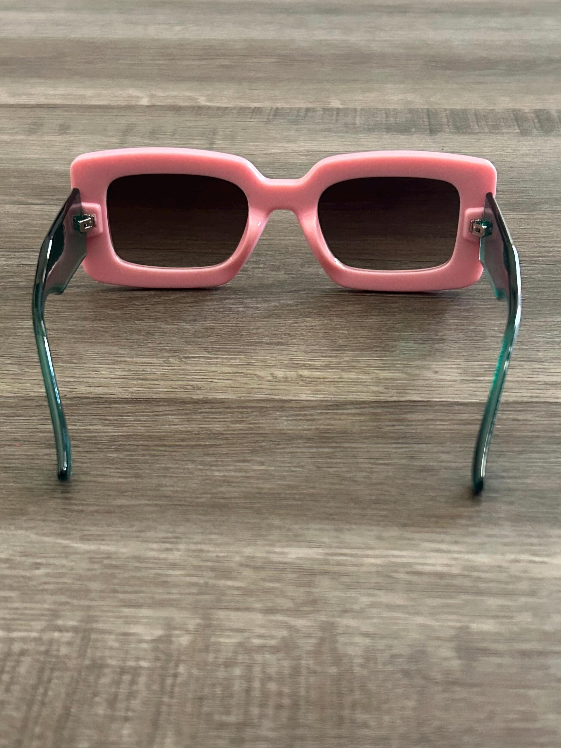Eyewear Pink Sunglasses with animal design on side Pink Leopard Print Glasses with Square Frames for Women main image 3