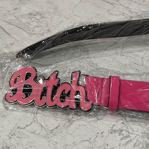 Cinto de couro retrô BITCHPunk Y2K com letras de diamante rosa estilo vintage estético NWT