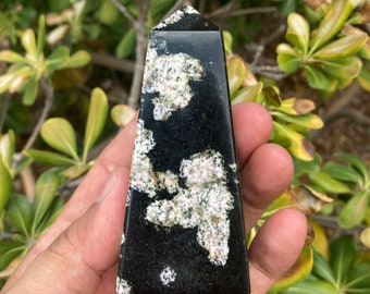 Black Jade With Thulite Obelisk Tower