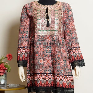 Tenue de soirée haut tunique chemise ornée pour femme Boho multicolore haut pour femme Rave Mirrorwork Sindhi Ajrak robe pour robe de l'Aïd pakistanais