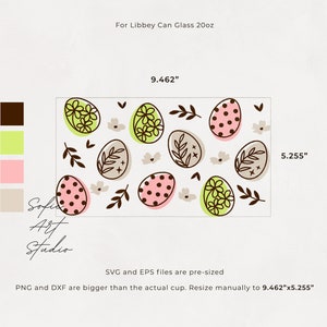 Op de afbeelding: Een digitaal ontwerp met een patroon van pastelroze, groene en bruine paaseieren met bloem- en bladeraccenten. Het ontwerp is vooraf geformatteerd voor een 9,462 inch bij 5,255 inch Libbey glazen blik. De tekst "SVG and EPS files are pre-sized" en "PNG and DXF are bigger than the actual cup. Resize manually to 9.462"x5.255" is opgenomen in de afbeelding.