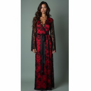 Europäische handgemachte italienische Spitze langer Morgenmantel Robe