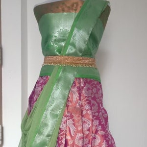 Parure scintillante verte et rose en pattu lehenga