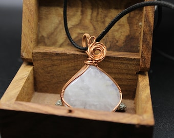 Moonstone Pendant, Healing crystal Necklace, moonstone necklace