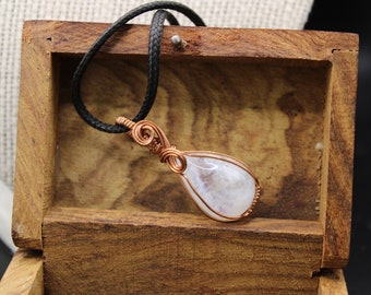 Moonstone Pendant, Healing crystal Necklace, moonstone necklace