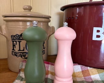 Le Creuset Salt & Pepper Mill Stand: Handmade Kitchen Accessory