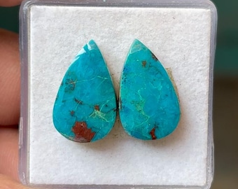 Par de cabujones de crisocola en forma de pera, lisos y con parte trasera plana (18 x 11 x 3 mm)