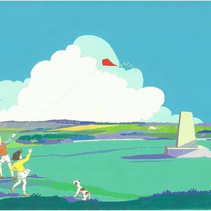 Puede incluir: Dos niños vuelan una cometa roja en un campo verde con una nube blanca en el cielo azul. Un perro blanco se sienta en primer plano. Una estructura rectangular alta y blanca se encuentra en el fondo.