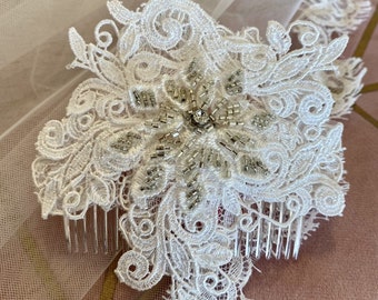Boho Guipure Spitze Bustle Pin
