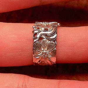 Hand-Carved Floral Wreath Wide Ring | 925 Silver Vintage Bohemian Jewelry | Retro Elegant Botanical Art
