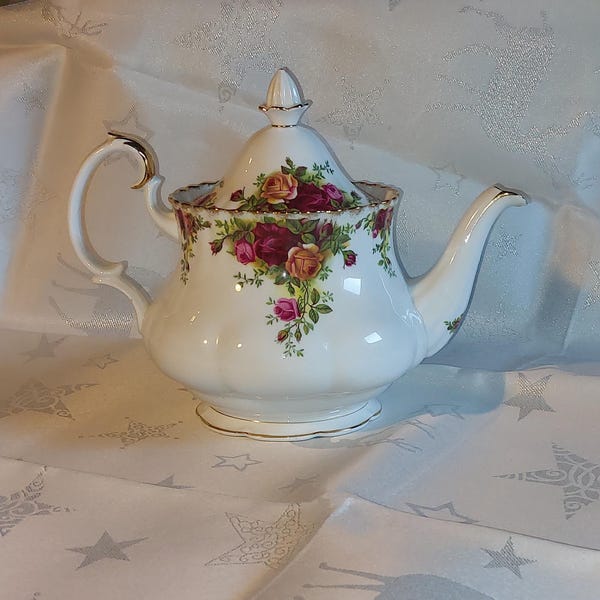 Tetera Royal Albert. Diseño Old Country Roses. Diseño clásico. Para coleccionistas. Buen estado. 1962.