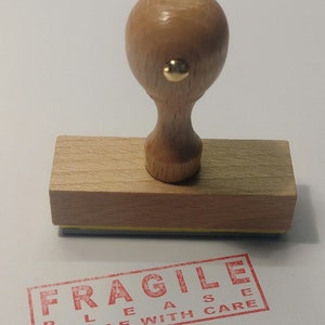 FRAGILE Bitte mit Sorgfalt handhaben Traditioneller Gummi-Stempel aus Holz, montiert auf einen Holzgriff