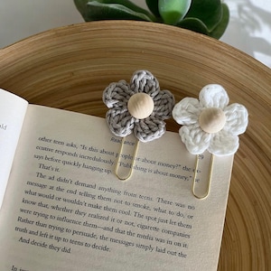 Segnalibro o graffetta all'uncinetto fatto a mano, regalo unico per gli amanti dei libri, accessorio di lettura carino e funzionale