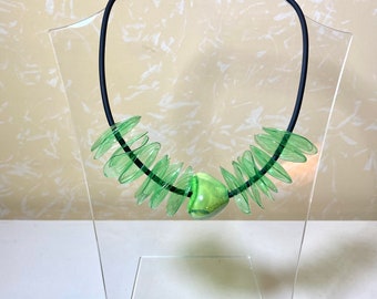 Collana in plastica riciclata