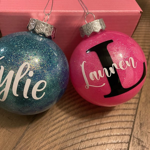 Name and initial glitter ornaments-Glitter Ornament-Custom ornament-Personalized Ornament-Plastic Ornament
