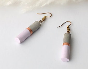 Betonrohr-Ohrringe mit rosa und kupferfarbenem Blattmetall / moderne Beton-Ohrringhänger / Geschenk / zeitloser Beton / handgefertigt