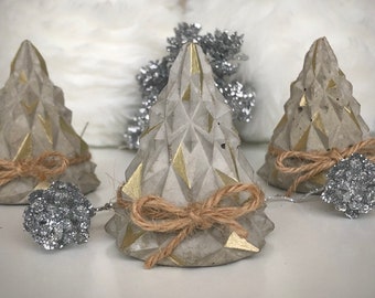 Set aus 3 Beton-Weihnachtsbäumen mit goldenen Akzenten/Weihnachtsdekoration/handgemacht