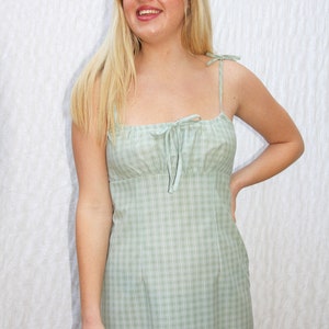 Dress sewing pattern, with the option of a long dress, mini dress and top. Bow tie, A-line, Boni dress