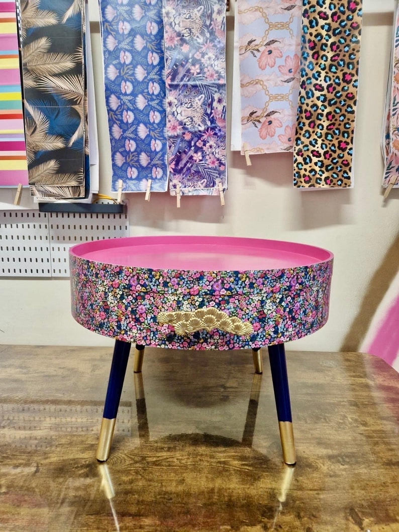 Ditsy Table Setting Round Coffee Table , Ditsy Floral, Multicolour Pink Blue and Green ...