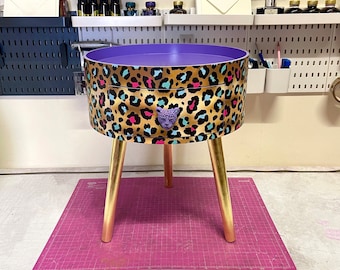 Flieder lila, rosa Leopard runden Nachttisch. Fun Hell Home Decor. Ideal für Nachttisch oder Beistelltisch. Geparden Gold Design