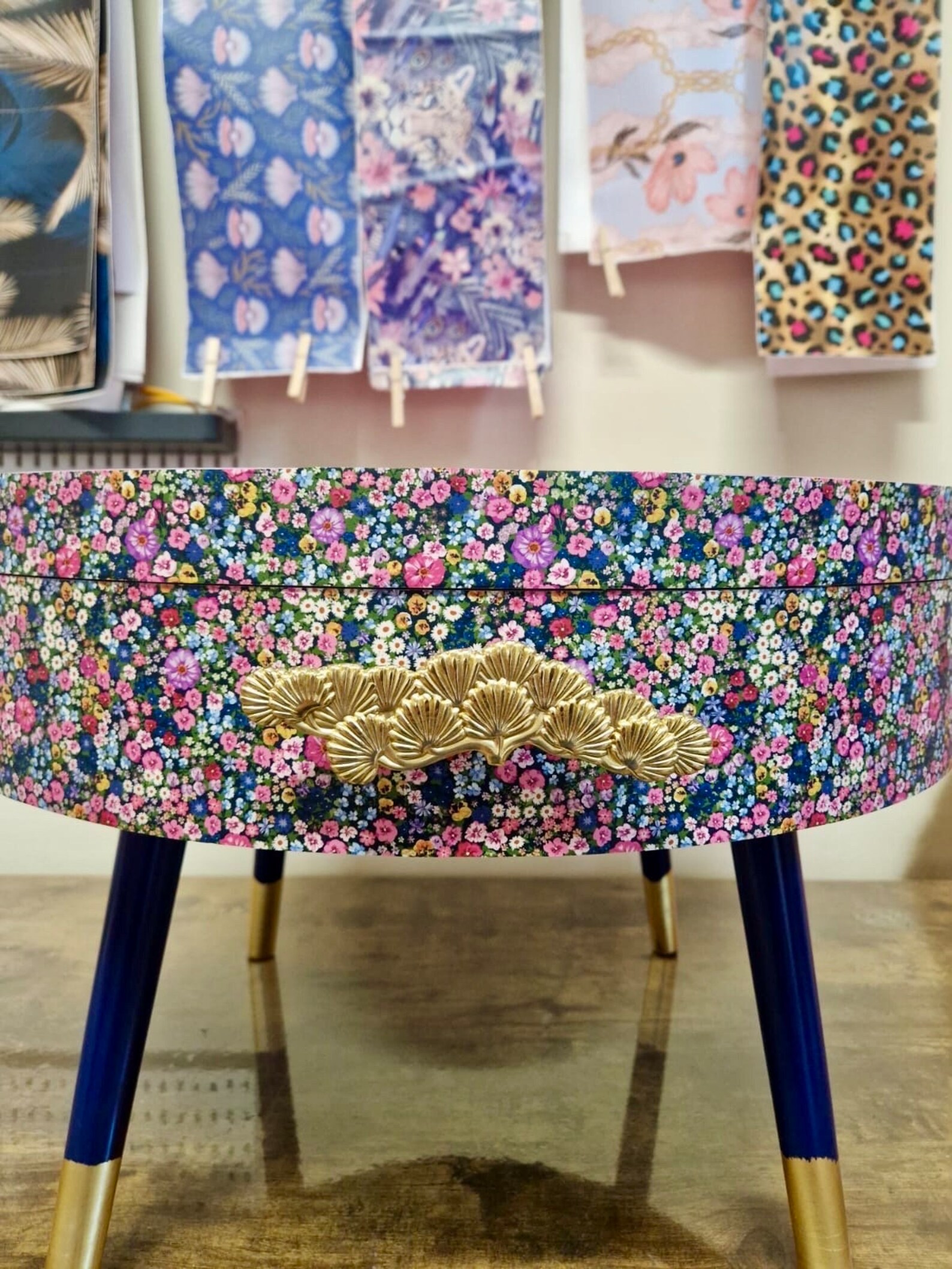 Ditsy Table Setting Round Coffee Table , Ditsy Floral, Multicolour Pink Blue and Green ...